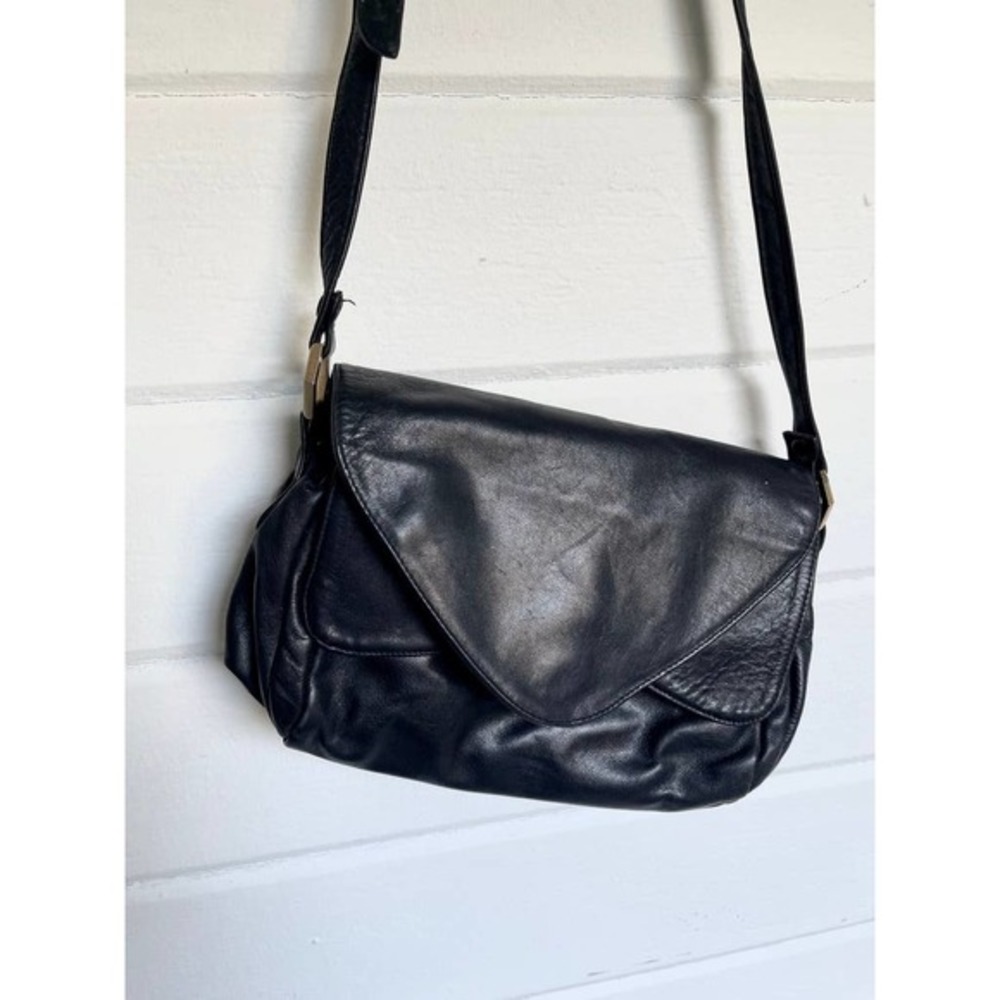 Vintage Italian Giani Bernini Soft Black Leather Crossbody Purse Tulip Front